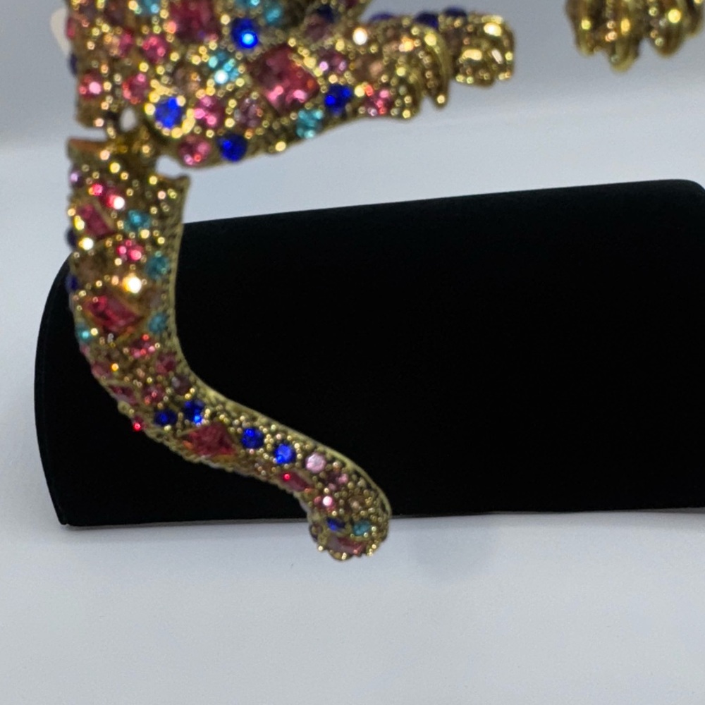 Panther Brooch - Picture 7 of 10